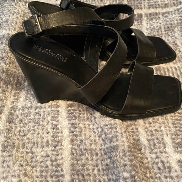 Kenneth Cole Black Leather Strappy Sandals Sz 8.5 - Picture 3 of 4